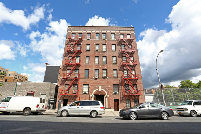 8-10 Vermilyea Ave in New York, NY - Foto de edificio - Building Photo