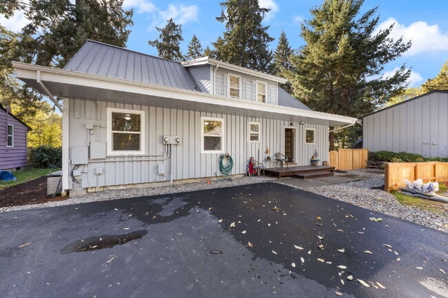 property at 1948 OR-99W