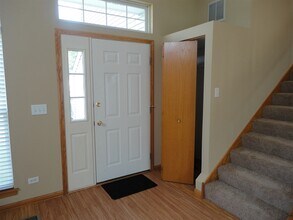 2 Hastings Ct in Lake In The Hills, IL - Building Photo - Building Photo