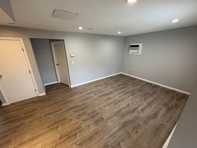 9 Hillcrest Dr, Unit 1 in Smithtown, NY - Foto de edificio - Building Photo