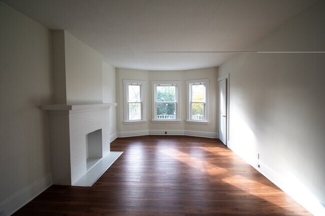 25 Sterling Ave, Unit Upper in Buffalo, NY - Foto de edificio - Building Photo