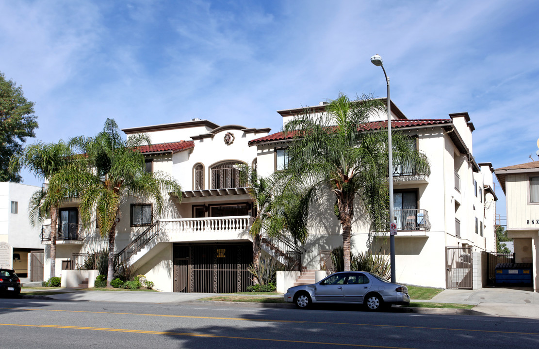 Chatsworth Apartments in Granada Hills, CA - Building Photo