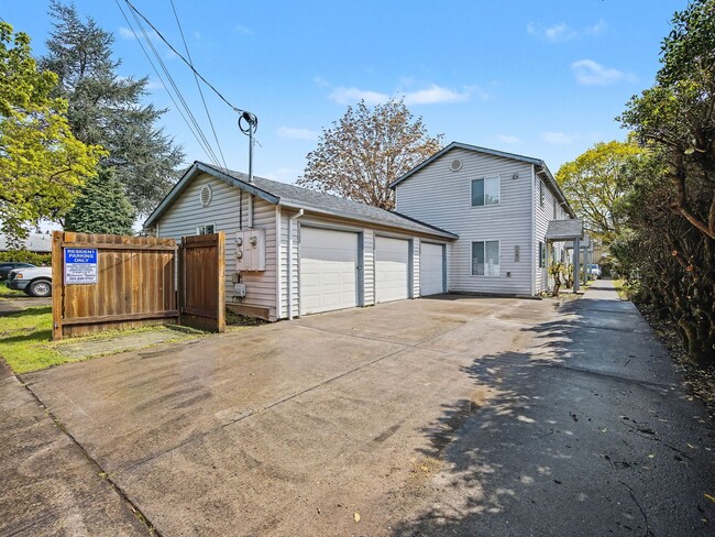 9806 SE Henry St in Portland, OR - Building Photo - Building Photo