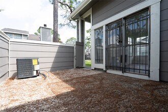 6324 Shadow Tree Dr in Houston, TX - Building Photo - Building Photo