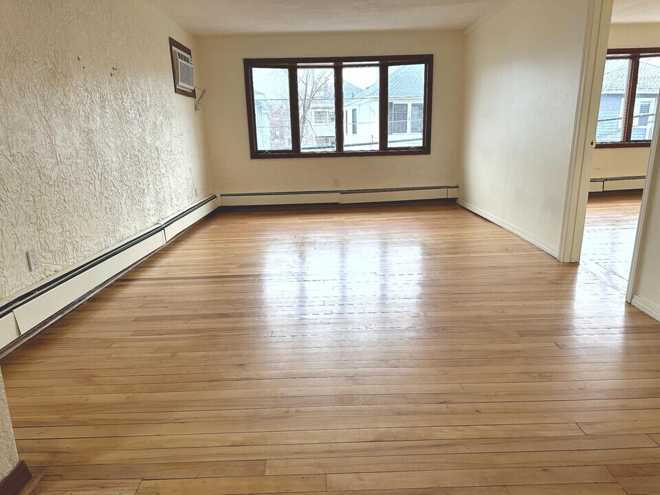 58 Windsor Rd, Unit 2 in Medford, MA - Building Photo
