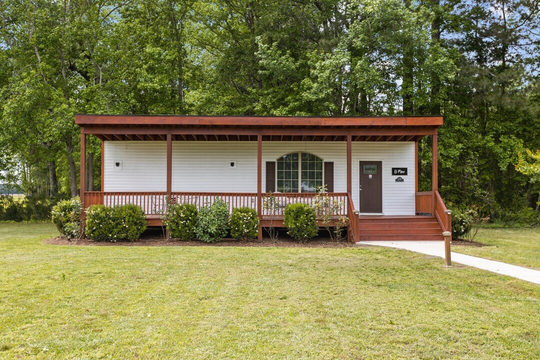 2116 Las Flores Ln in Grimesland, NC - Building Photo