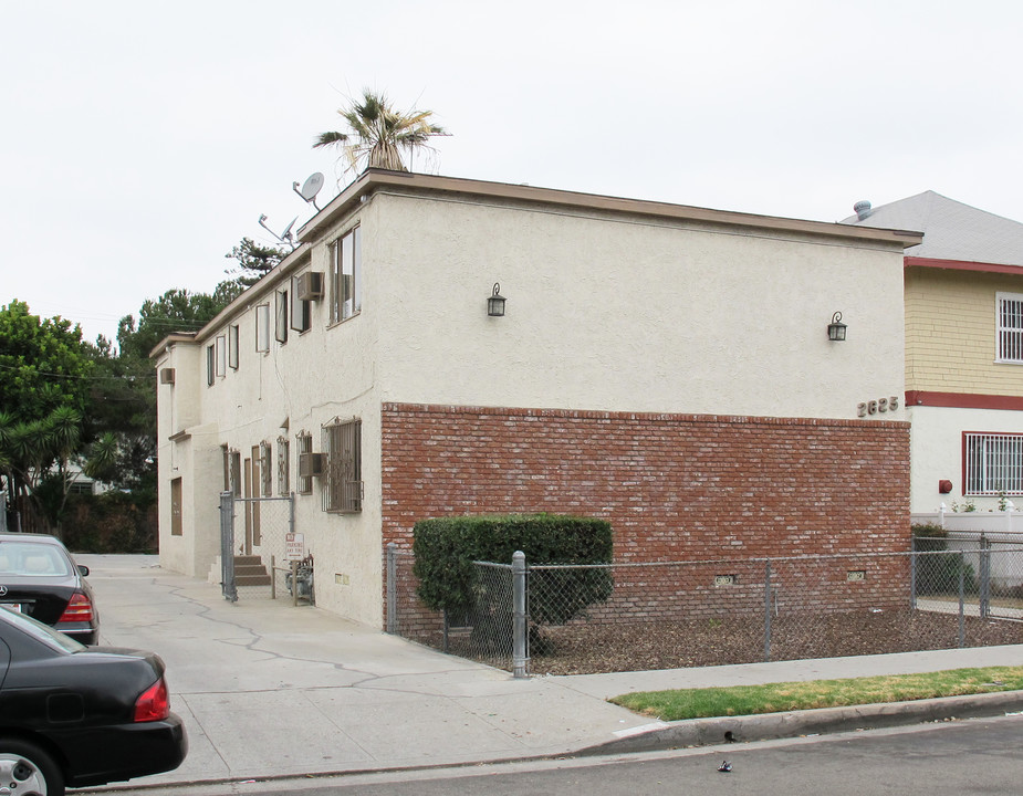 2625 S Budlong Ave in Los Angeles, CA - Building Photo