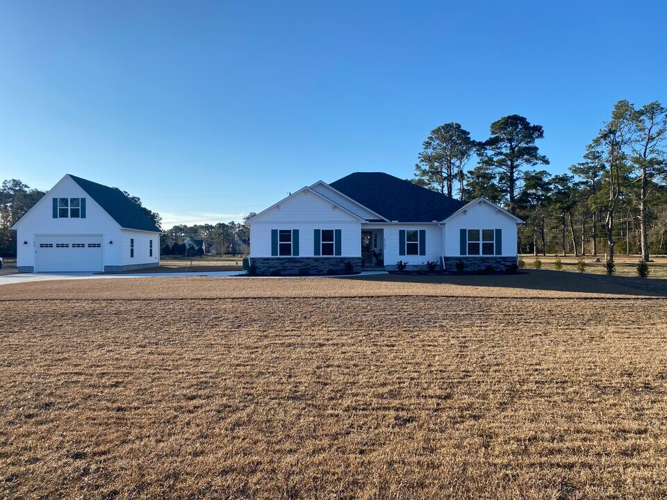 1722 N 20th St in Morehead City, NC - Building Photo