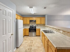 5331 Creekview Way in Morrow, GA - Building Photo - Building Photo