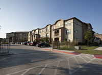 Home Towne at Picadilly in Pflugerville, TX - Foto de edificio - Building Photo