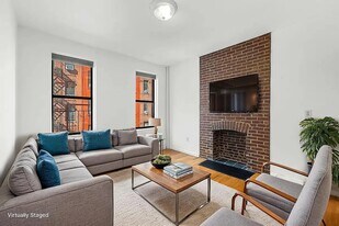242 Mulberry St in New York, NY - Building Photo