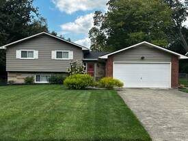 5325 Devon Dr in North Olmsted, OH - Building Photo