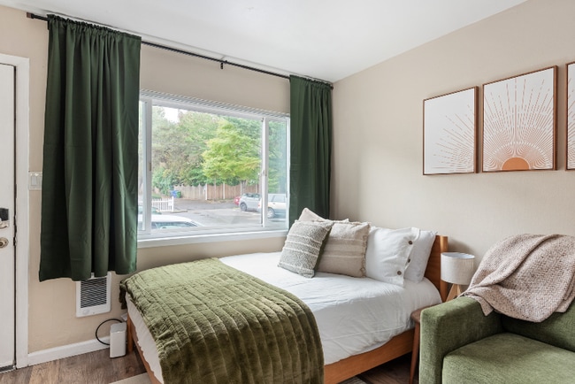 5248 SE Stark St in Portland, OR - Foto de edificio - Building Photo