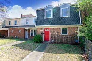 5751 W Hastings Arch in Virginia Beach, VA - Building Photo