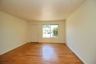 2208-2208 NE 80th Ave in Portland, OR - Building Photo - Building Photo