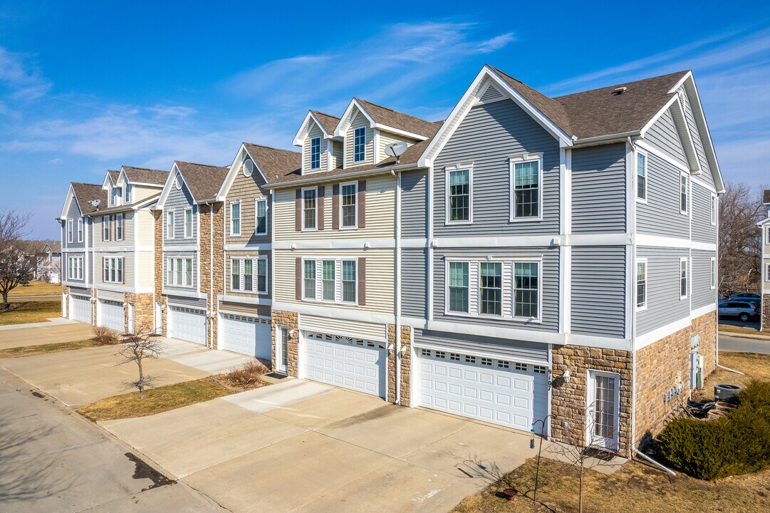 The Village at Maple Grove in West Des Moines, IA - Building Photo