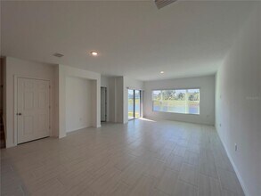 490 Thompson Vlg Ave in Apopka, FL - Building Photo - Building Photo
