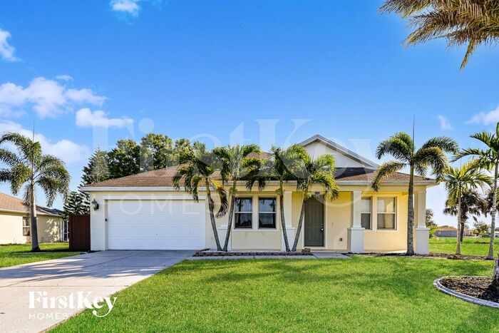 16116 Badalona Dr in Punta Gorda, FL - Foto de edificio