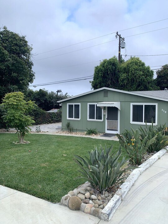 319 Walnut Dr in Ventura, CA - Building Photo