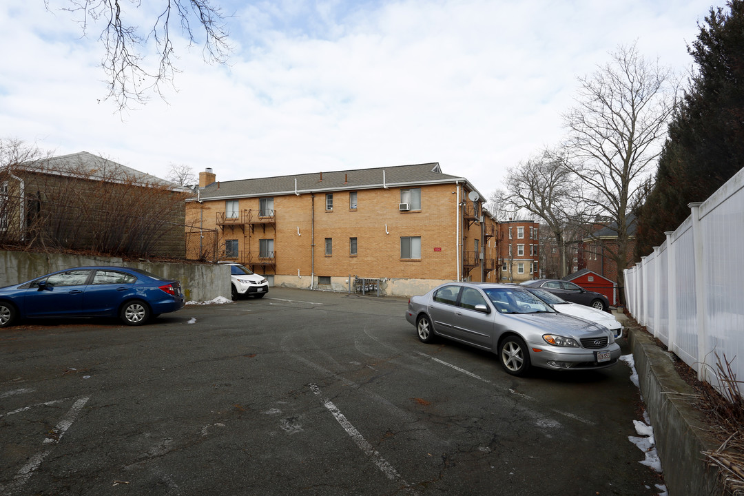 Emerson Gardens in Arlington, MA - Foto de edificio