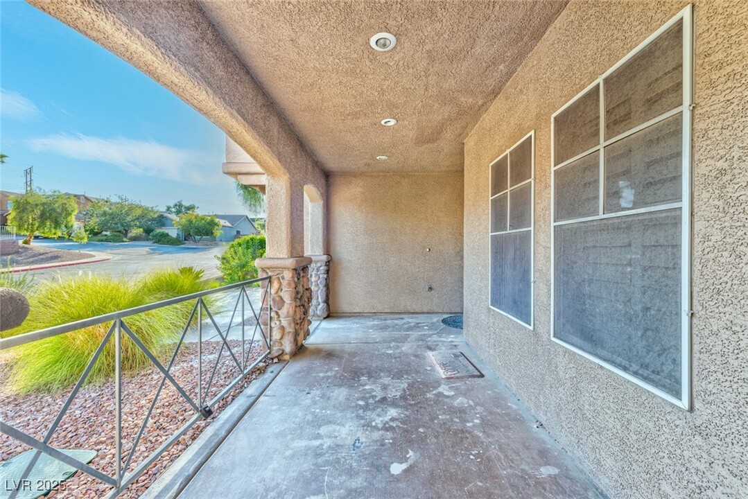 647 Pacific Cascades Dr in Henderson, NV - Foto de edificio