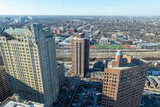 5000 S Cornell Ave in Chicago, IL - Foto de edificio - Building Photo