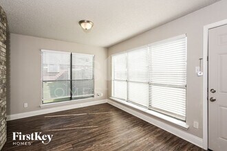 911 Blewitt Dr in Cedar Hill, TX - Foto de edificio - Building Photo