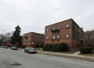 Cliveden Court in Philadelphia, PA - Foto de edificio - Building Photo