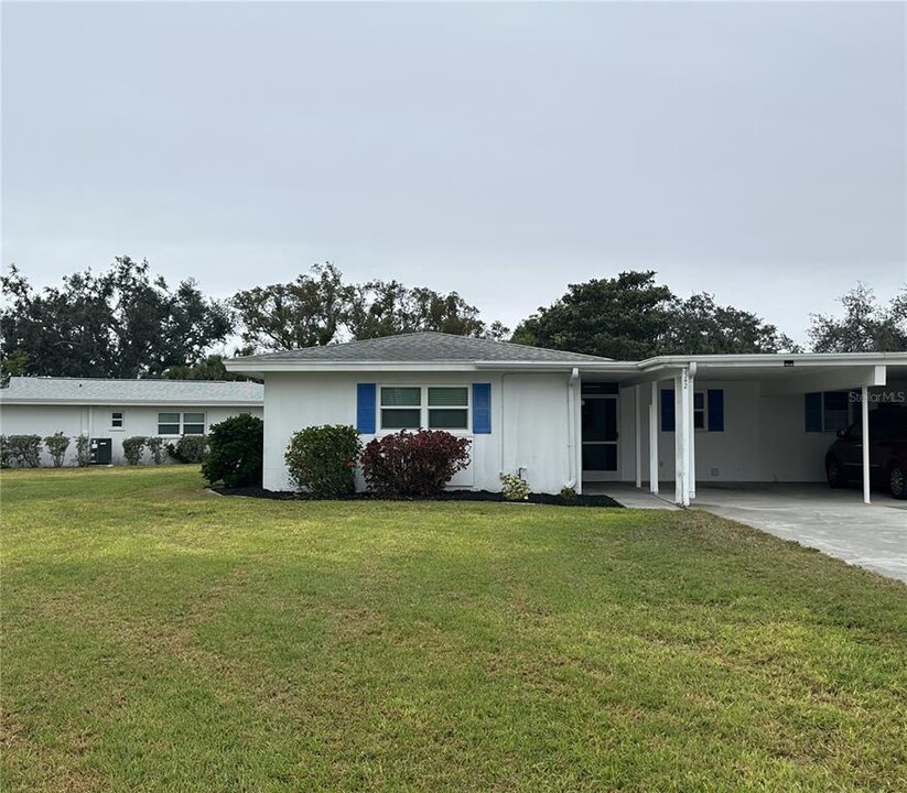 3342 Westford Ln in Sarasota, FL - Foto de edificio