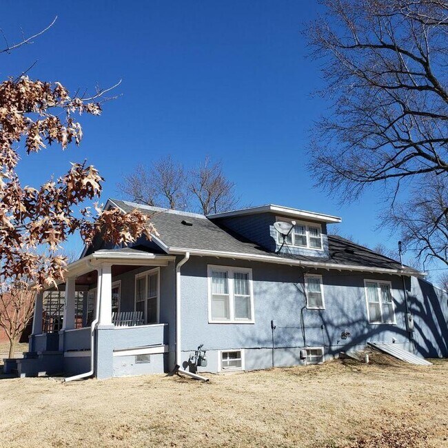property at 202 S Ives St