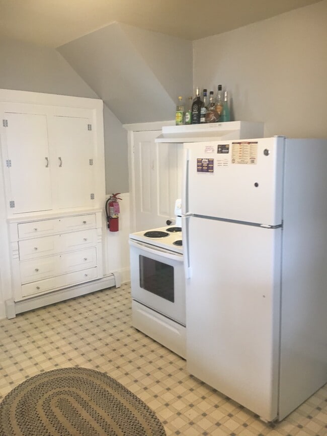 258 Lee St, Unit 258