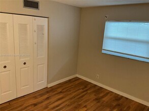 200 Ashbury Rd in Hollywood, FL - Building Photo - Building Photo