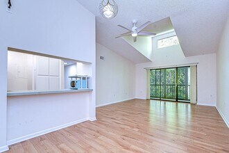 3161 Lake Pine Way S in Tarpon Springs, FL - Building Photo - Building Photo