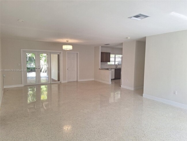 5600 SW 64th Pl in South Miami, FL - Building Photo - Building Photo