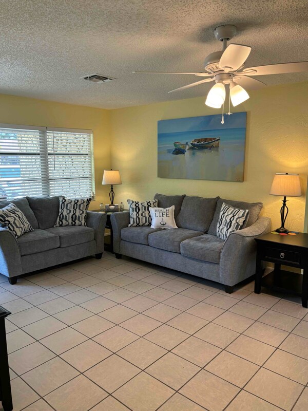 2022 Royal Palm Dr in Edgewater, FL - Building Photo - Building Photo
