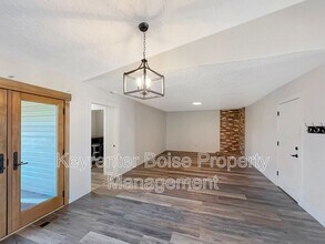 2403 Leo Dr in Nampa, ID - Building Photo - Building Photo