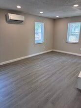 310 W College St, Unit 1 in Carbondale, IL - Building Photo - Building Photo