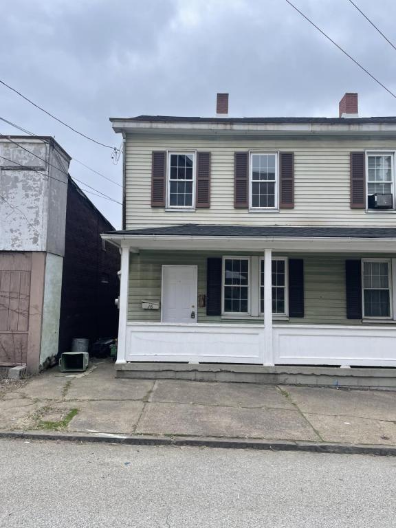 property at 16 Auriles St