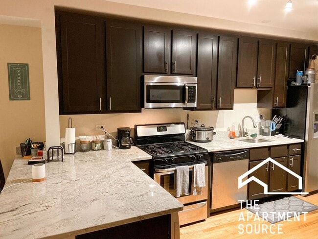 2227 W Wilson Ave, Unit 1 in Chicago, IL - Foto de edificio - Building Photo