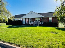 103 Weeping Willow Ln in Bridgewater, VA - Building Photo