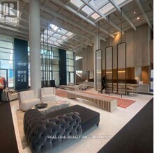 225 Commerce St in Vaughan, ON - Building Photo - Building Photo