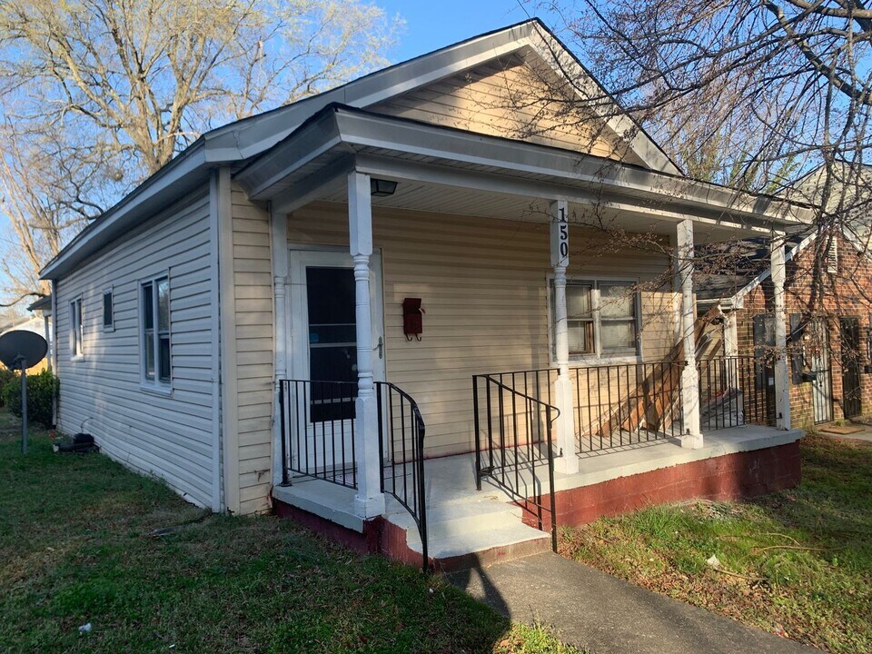 150 Clayton St in Petersburg, VA - Building Photo
