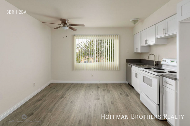 4319 Columbus St-Unit -J in Bakersfield, CA - Building Photo - Building Photo