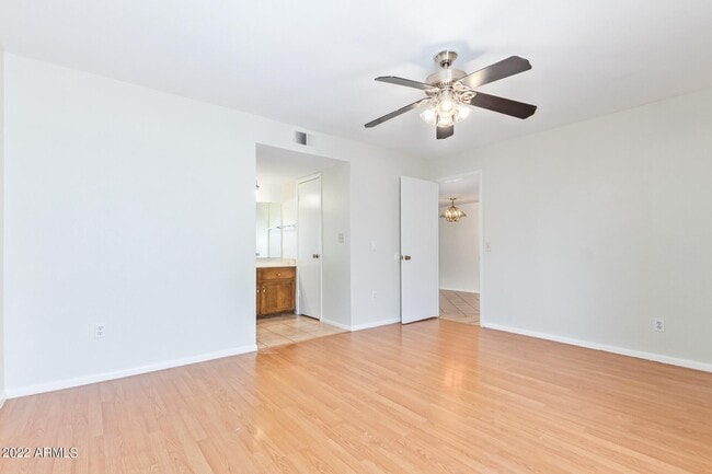 property at 1927 E Hampton Ave