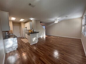 75 Summer Haze Cir in Spring, TX - Foto de edificio - Building Photo