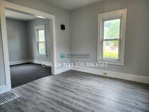 1030 Sawyer Ave in Akron, OH - Building Photo - Building Photo
