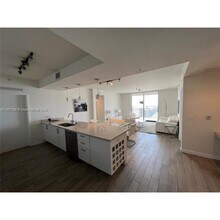 999 SW 1st Ave in Miami, FL - Building Photo - Building Photo