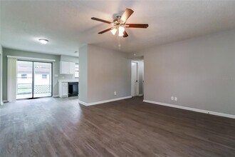 8911 Navajo Ave in Tampa, FL - Foto de edificio - Building Photo