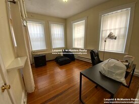 8 Griggs St, Unit 1 in Boston, MA - Building Photo