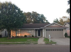 136 Byron Dr in Victoria, TX - Building Photo